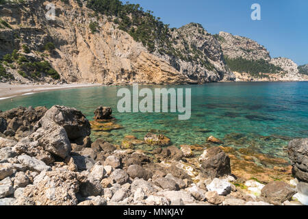 Strand und Bucht der Platja des Coll Baix, Alcudia, Halbinsel Victoria, Mallorca, Balearen, Spanien | Platja de Coll Baix Strand und Bucht, Alcudia, Vi Stockfoto