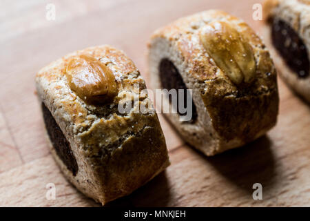 Mardin coregi/kulice mit Datum Obst einfügen und Mandel. Traditionelle Bäckerei. Stockfoto