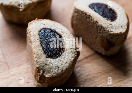 Mardin coregi/kulice mit Datum Obst einfügen und Mandel. Traditionelle Bäckerei. Stockfoto