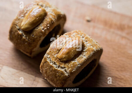 Mardin coregi/kulice mit Datum Obst einfügen und Mandel. Traditionelle Bäckerei. Stockfoto