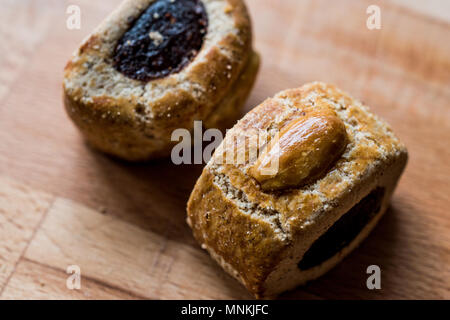 Mardin coregi/kulice mit Datum Obst einfügen und Mandel. Traditionelle Bäckerei. Stockfoto