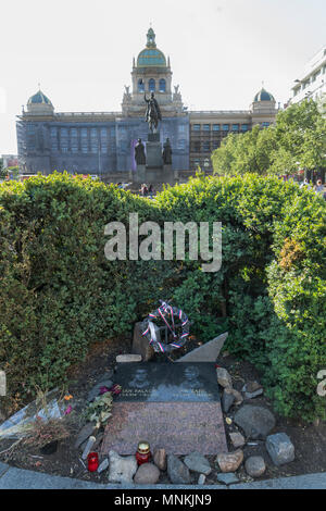 Das Denkmal Das Denkmal für Jan Palach und Jan Zajic auf dem Wenzelsplatz in Prag, Tschechische Republik Stockfoto