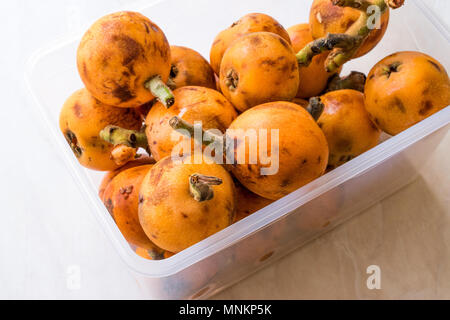 Mispel Pflaume Obst/Eirobotrya Japonica bereit zu essen. Ökologische Lebensmittel. Stockfoto