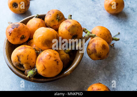 Mispel Pflaume Obst/Eirobotrya Japonica bereit zu essen. Ökologische Lebensmittel. Stockfoto