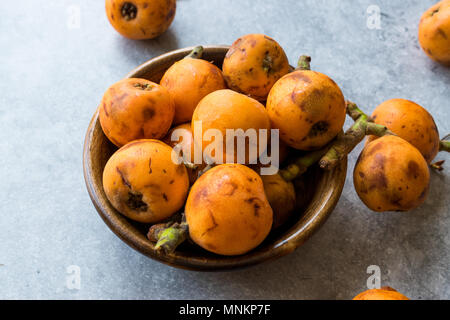 Mispel Pflaume Obst/Eirobotrya Japonica bereit zu essen. Ökologische Lebensmittel. Stockfoto