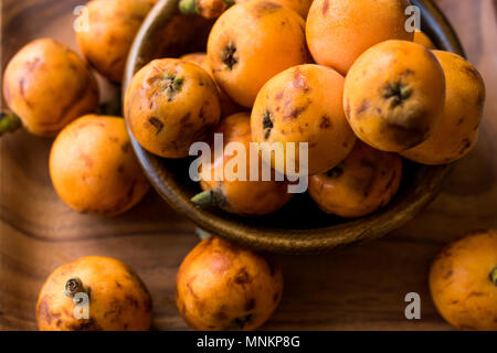 Mispel Pflaume Obst/Eirobotrya Japonica bereit zu essen. Ökologische Lebensmittel. Stockfoto