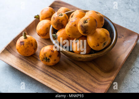 Mispel Pflaume Obst/Eirobotrya Japonica bereit zu essen. Ökologische Lebensmittel. Stockfoto