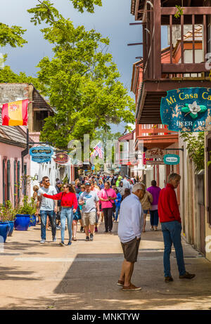 Touristen zu Fuß auf St George Street im historischen St Augustine Florida Amerika älteste Stadt Stockfoto