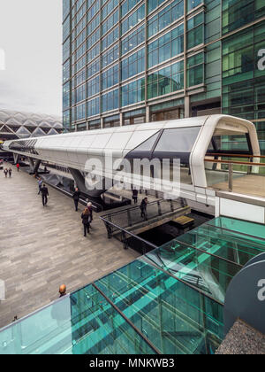 Adams Plaza Brücke, Eingang Crossrail, Canary Wharf, London, Großbritannien. Stockfoto