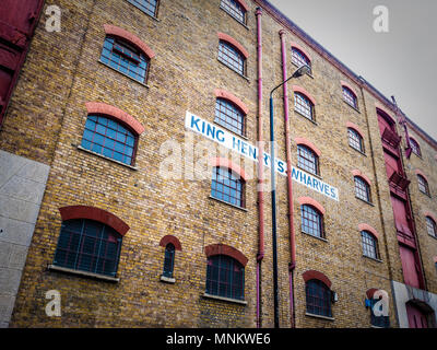 König Heinrichs Liegeplätzen, denkmalgeschützte Gebäude in St. Katharine's & Wapping, London, UK. Stockfoto