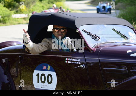 PESARO COLLE SAN BARTOLO, Italien, 17. Mai - 2018: Alfa Romeo 6C 2300 PESCARA SPIDER 1935 auf einem alten Rennwagen Rallye Mille Miglia 2018 die berühmte i Stockfoto