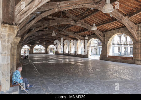 Portikus der Basilica de Santa Maria de Uribarri, Durango, Vizcaya, Spanien, Stockfoto