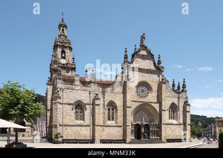 Iglesia de San Severino, 15. Jahrhundert, der Plaza Mayor, Balmaseda, Vizcaya, Pais Vasco, Spanien, Stockfoto