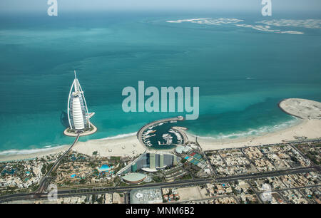 Dubai, Vereinigte Arabische Emirate, 18. Mai, 2018: Luftaufnahme der Welt am besten bewertet Hotel Burj Al Arb Stockfoto