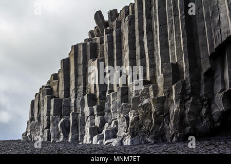 Basaltsäulen in der Nähe von Vik, Island. Stockfoto