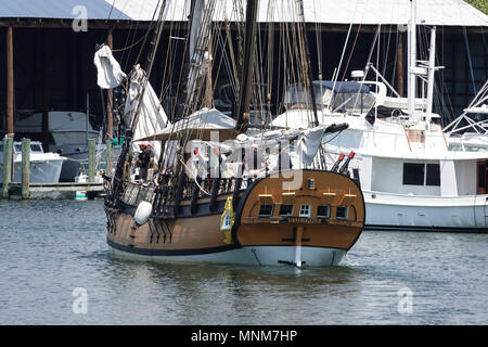 Replik der Schoner SULTANA - von 1768 bis 1772 Das britische Schiff SULTANA war ein ENFORCER der verhassten Townsend Handlungen oder "Tee Steuern." Stockfoto