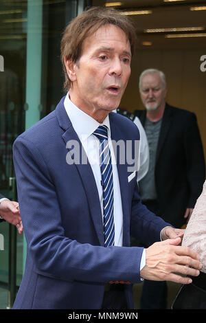 Cliff Richard gesehen, so dass die Rollen Gebäude hohen Gericht am 3. Tag für das Land Nordrhein-Westfalen die BBC für Schäden - London mit: Cliff Richard Wo: London, Vereinigtes Königreich, wenn: 17 Apr 2018 Credit: WENN.com Stockfoto