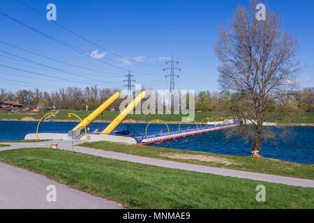 Brücke zwischen Donau Insel und Donaustadt Bezirk in Wien, Österreich Stockfoto