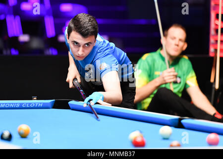 Russlands Fedor Gorst beim World Cup of POOL 2018: Runde 1 - Australien gegen Russland im Luwan (Gymnasium) Arena am Donnerstag, dem 17. Mai 2018. SHANGHAI, China. Credit: Taka G Wu Stockfoto