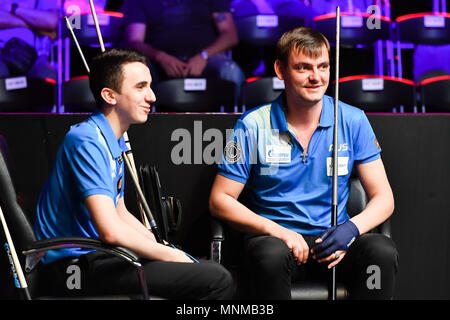 Die russische Ruslan Chinakhov und Fedor Gorst beim World Cup of POOL 2018: Runde 1 - Australien gegen Russland im Luwan (Gymnasium) Arena am Donnerstag, dem 17. Mai 2018. SHANGHAI, China. Credit: Taka G Wu Stockfoto