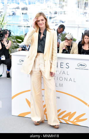 (180518) - Cannes, 18. Mai 2018 (Xinhua) - Schauspielerin Kate Moran der französischen Film "Messer + Herz" stellt bei einem Fotoshooting für die 71. Internationalen Filmfestspiele von Cannes in Cannes, Frankreich am 18. Mai 2018. Die 71. Internationalen Filmfestspiele von Cannes ist von 8. Mai bis 19. Mai statt. (Xinhua / Chen Yichen) (ZF) Stockfoto