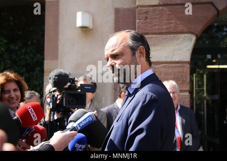 Straßburg, Frankreich. 18 Mai, 2018. Der französische Premierminister Edouard Philippe spricht zu den Journalisten, als er bei einem Besuch in ENA (Nationale Schule der Verwaltung) in Straßburg eingetroffen ist. Credit: Elyxandro Cegarra/SOPA Images/ZUMA Draht/Alamy leben Nachrichten Stockfoto