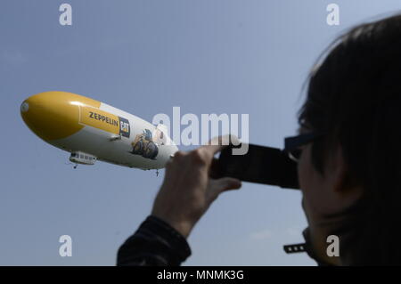 Zeppelin LZ NT 07-101, der größte kommerzielle Luftschiff der Welt, ist in Prag, Tschechische Republik, Mai 2018. (CTK Photo/Katerina Sulova) Stockfoto