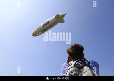 Zeppelin LZ NT 07-101, der größte kommerzielle Luftschiff der Welt, ist in Prag, Tschechische Republik, Mai 2018. (CTK Photo/Katerina Sulova) Stockfoto