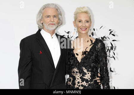 Hermann Bühlbecker und Anne Heche Teilnahme an 25 der amfAR Cinema Against Aids Gala während der 71St Cannes Film Festival im Hotel du Cap-Eden-Roc am 17. Mai 2018 in Antibes, Frankreich | Verwendung weltweit Stockfoto