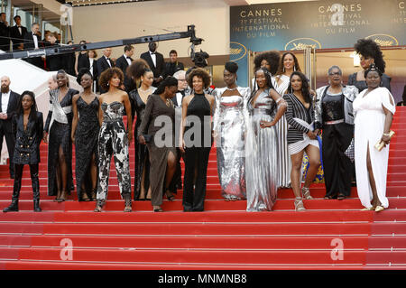 Der französische Komiker und Humorist Shirley Souagnon, französische Schauspielerin Karidja Toure, französische Schauspielerin Assa Sylla, französische Schauspielerin und Miss Frankreich 2000 Sonia Rolland, dem französischen Regisseur Magaajyia Silberfeld, französische Schauspielerin und Autorin Mata Gabin, französische Schauspielerin Auge Haidara, französische Schriftstellerin Rachel Khan, französische Schauspielerin Aissa Maiga, französische Schauspielerin Maimouna Gueye, französische Schauspielerin Nadege Beausson-Diagne, französische Schauspielerin und Produzentin France Zobda, French-Portuguese Schauspielerin Sara Martins, französische Schauspielerin Firmine Richard, französische Schauspielerin Sabine Pakora und French-Cameroonian Marie-Philomene Nga, einer Gruppe von 16 schwarze Frauen, die Stockfoto