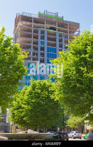 ASHEVILLE, NC, USA-13 Mai 18: Die höchsten Wolkenkratzer in Asheville, NC, USA befindet sich in einer zweiten Makeover, bald die Arras zu werden. Stockfoto