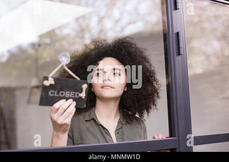 Inhaber von Kleinunternehmen schließen speichern Stockfoto