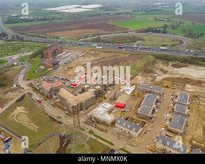 Luftaufnahmen von Redrow Wohnungen Standort-Ebbsfleet Grün in Ebbsfleet Garden City, Kent, Großbritannien Stockfoto