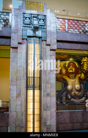 Wandmalerei von siqueiros La Nueva democracia (Neue Demokratie), 1945, Palacio de Bellas Artes (Palast der Schönen Künste), Mexiko City, Mexiko Stockfoto