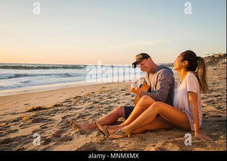 Paar am Strand Stockfoto