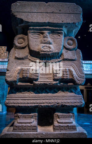 Große Göttin Chalchiuhtlicue, die früher in der Nähe der Basis der Pyramide des Mondes, Teotihuacan, das Nationalmuseum für Anthropologie, Mexiko Stadt stand, Stockfoto