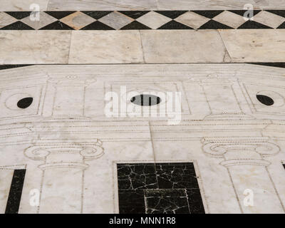 Detail von Marmor Mosaik Boden vor dem Eingang zum Duomo Cathedral von Siena Stockfoto