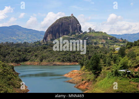 Rock von Guatape, Piedra de Penol, in der Nähe von Medellin, Kolumbien Stockfoto