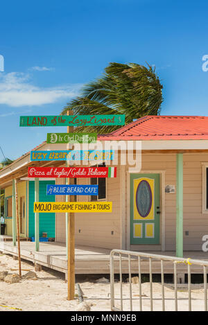 Caye Caulker, Belize - Dezember 20, 2016: Blick in die bunte Holzhaus in Caye Caulker. Es ist eine kleine Insel in der Nähe von Ambergris Caye, Belize. Stockfoto