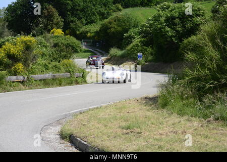 PESARO COLLE SAN BARTOLO, Italien, 17. Mai - 2018: PORSCHE 550 Spyder 1500 RS 1955 auf einem alten Rennwagen Rallye Mille Miglia 2018 die berühmten Italia Stockfoto