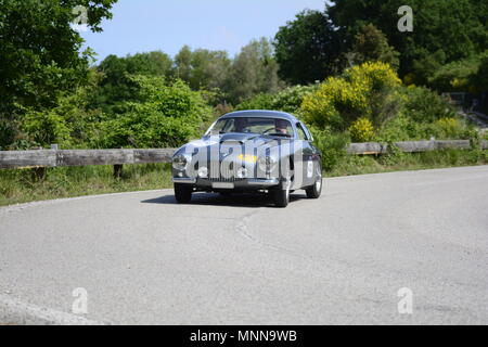 PESARO COLLE SAN BARTOLO, Italien, 17. Mai - 2018: Mille Miglia 2018 die berühmten Italia Stockfoto