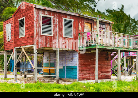 Caye Caulker, Belize - Dezember 20, 2016: Blick auf die Häuser in Caye Caulker. Es ist eine kleine Insel in der Nähe von Ambergris Caye, Belize. Stockfoto