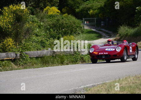PESARO COLLE SAN BARTOLO, Italien, 17. Mai - 2018: Mille Miglia 2018 die berühmten Italia Stockfoto