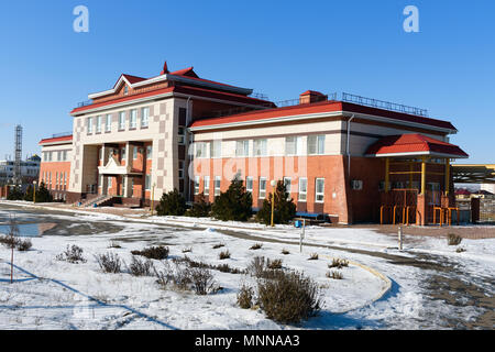 Elista, Kalmückien, Russland - 6. März 2018: Aufbau des Creative Center für Kinder im Frühjahr Stockfoto