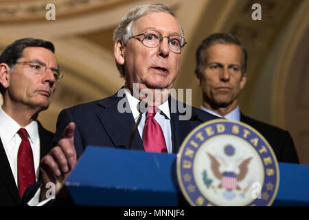 Senat republikanische Führer Mitch Mcconnell (R-KY) verteidigt Präsident des Trump Austausch von Verschlusssachen Intelligenz mit Russischen Beamten während einer Pressekonferenz auf dem Capitol Hill am Mai 16th, 2017. Stockfoto