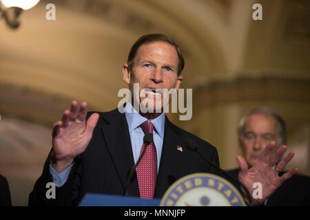 Senator Richard Blumenthal (D-CT) fordert eine Untersuchung der Präsident Trumpf nach dem Auslaufen von Verschlusssachen durch Trump an die Russischen Beamten in der vergangenen Woche bei einer Pressekonferenz auf dem Capitol Hill am Mai 16th, 2017. Stockfoto