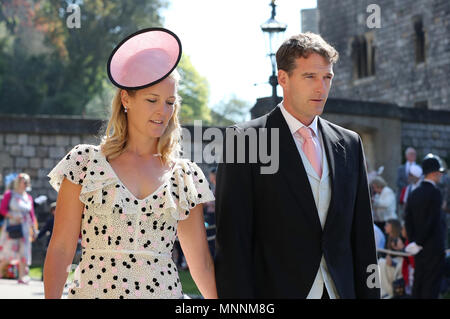 Lady Edwina Louise Grosvenor (links) und Dan Schnee kommen an der St. George's Chapel auf Schloss Windsor für die Hochzeit von Meghan Markle und Prinz Harry. Stockfoto