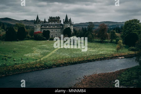 Inverary Castle, bewölkt Feder Schottland Stockfoto