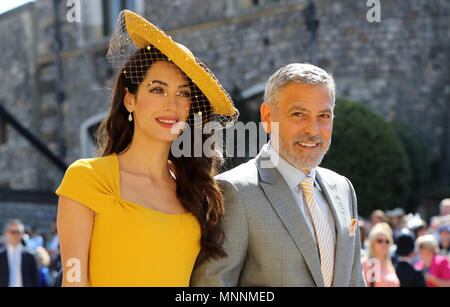 Amal Clooney George Clooney und kommen an der St. George's Chapel auf Schloss Windsor für die Hochzeit von Meghan Markle und Prinz Harry. Stockfoto