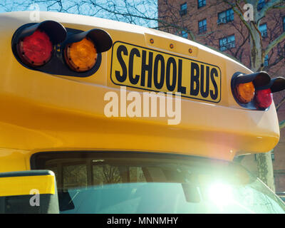 School Bus anmelden Close up Stockfoto